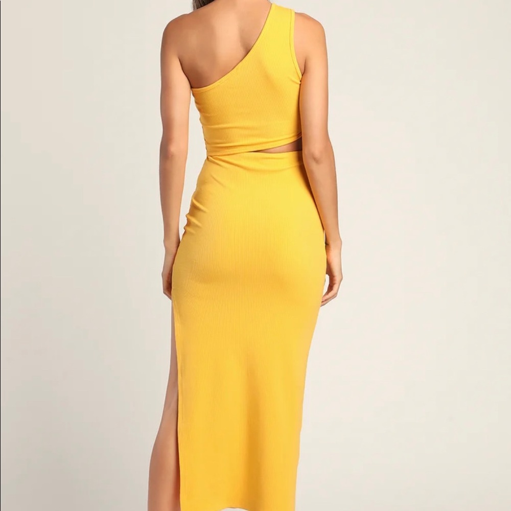 Lulu’s Ribbed One-Shoulder Cutout Midi Dress - Picture 2 of 4